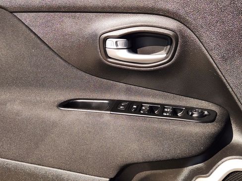 Used 2021 Jeep Renegade Latitude image 23