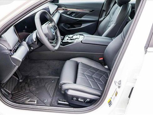 Used 2025 BMW i5 xDrive40 w/ Premium Package image 12