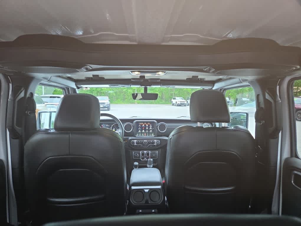 Used 2023 Jeep Wrangler Unlimited Sahara w/ Cold Weather Group AWD/4WD image 35