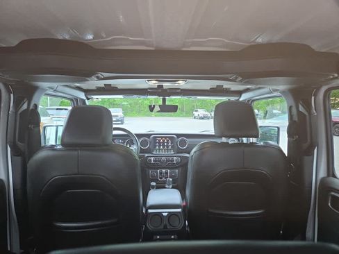 Used 2023 Jeep Wrangler Unlimited Sahara w/ Cold Weather Group AWD/4WD image 35