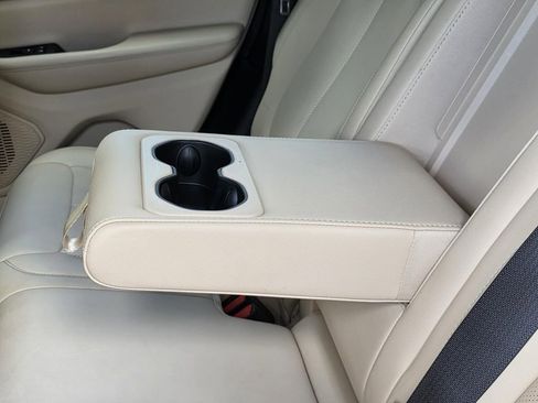 Used 2025 Jeep Grand Cherokee Limited w/ Luxury Tech Group II image 11