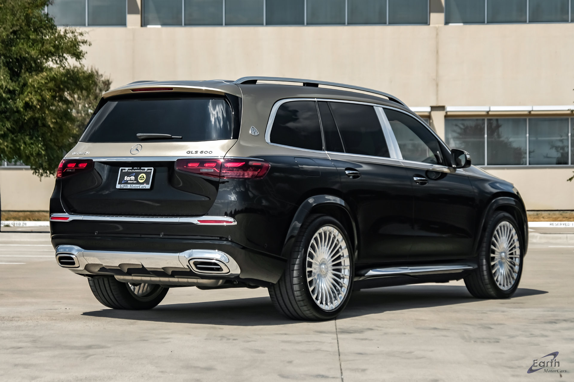 Used 2024 Mercedes-Benz Maybach GLS 600 4MATIC image 19