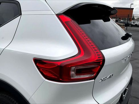 New 2026 Volvo XC40 B4 Plus w/ Climate Package image 25