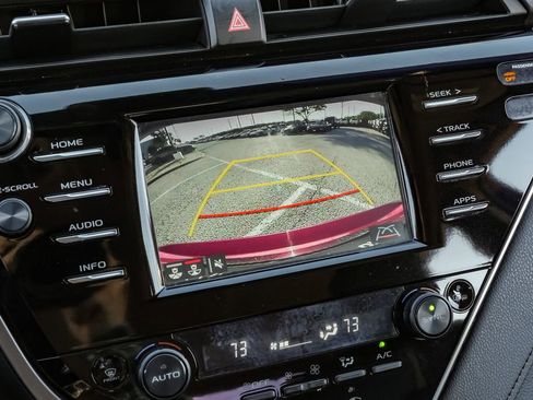 Used 2018 Toyota Camry XLE image 22