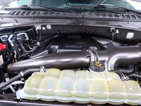 Used 2021 Ford Expedition XLT image 31