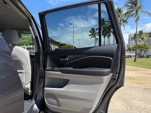 Used 2019 Honda Pilot LX image 18