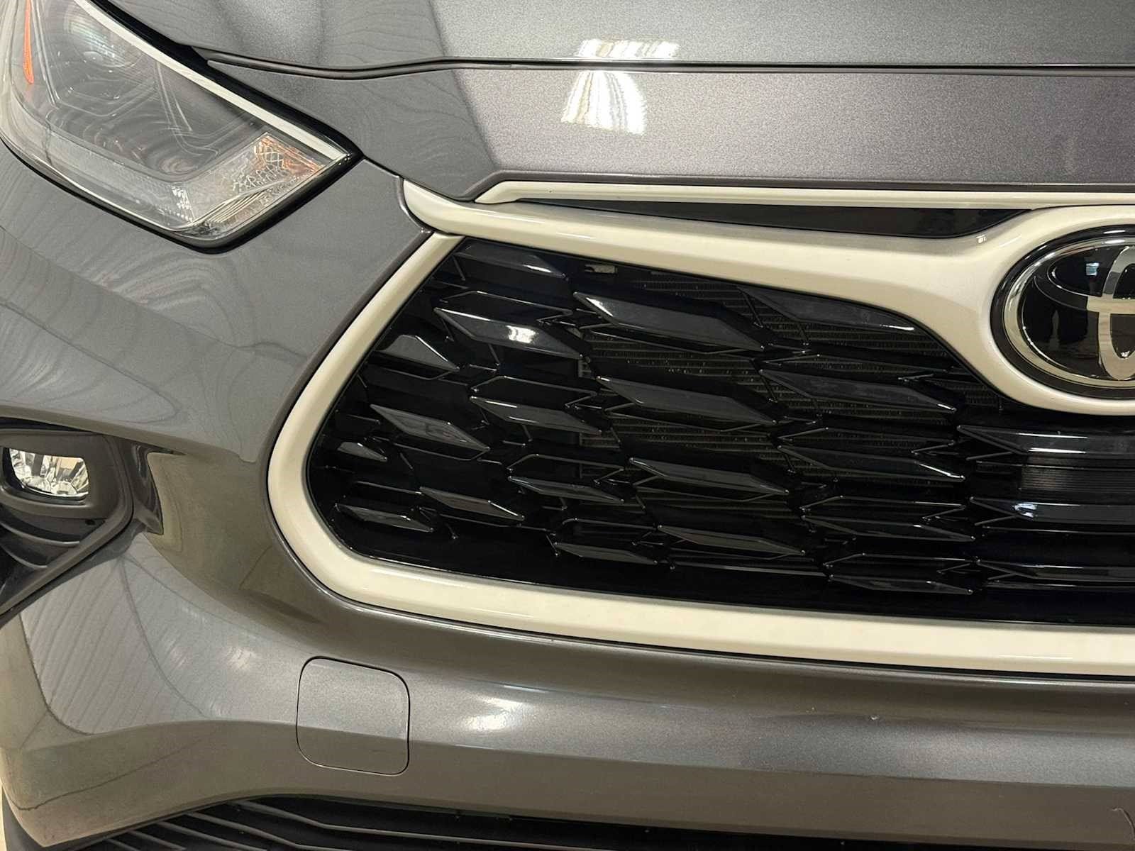 Used 2024 Toyota Highlander XLE AWD/4WD image 15