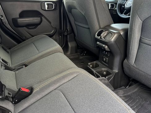 Used 2025 Jeep Gladiator Sport AWD/4WD image 30