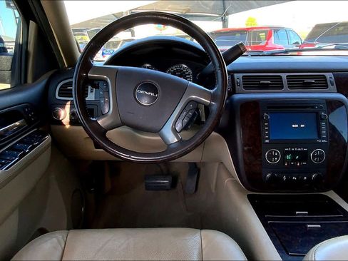 Used 2010 GMC Yukon XL Denali image 5