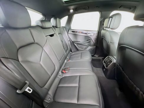 Certified 2026 Porsche Macan AWD/4WD image 29