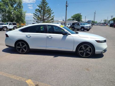 Used 2025 Honda Accord Sport image 5