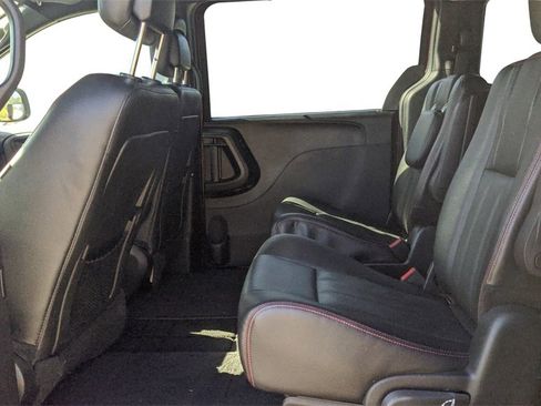 Used 2019 Dodge Grand Caravan GT image 37
