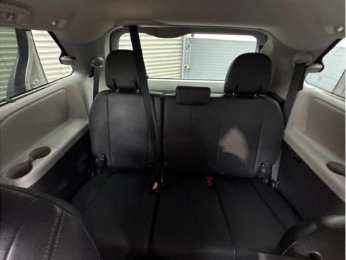 Used 2017 Toyota Sienna SE Premium FWD image 15