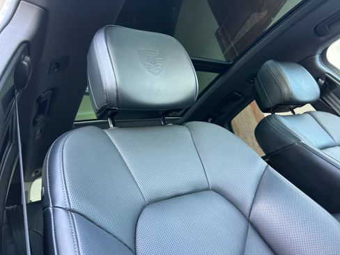 Certified 2023 Porsche Macan S AWD/4WD image 19