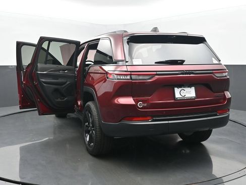 New 2025 Jeep Grand Cherokee Limited w/ Luxury Tech Group II image 56
