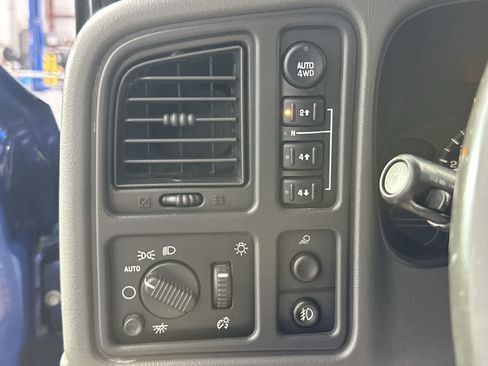 Used 2004 GMC Sierra 1500 SLE w/ Off-Road Package AWD/4WD image 21