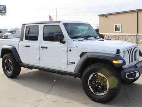 Used 2023 Jeep Gladiator Sport image 13