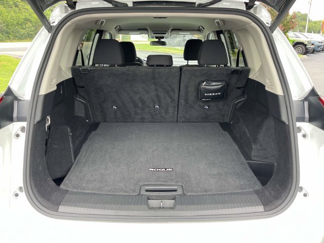 Used 2024 Nissan Rogue SV AWD/4WD image 19