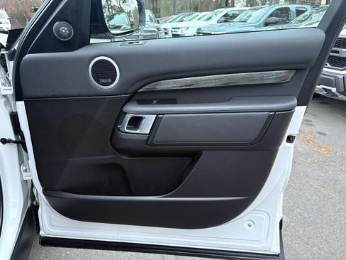 Used 2018 Land Rover Discovery HSE image 23