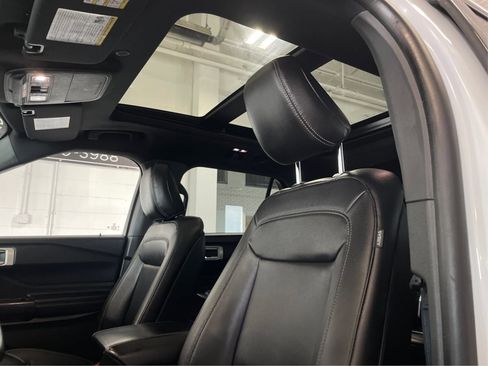 Used 2020 Ford Explorer XLT w/ Equipment Group 202A image 26