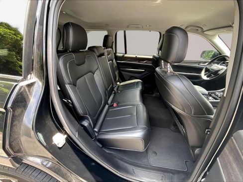 Used 2023 Jeep Grand Cherokee Limited w/ Luxury Tech Group II AWD/4WD image 26