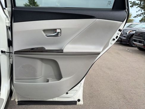 Used 2015 Toyota Venza LE AWD/4WD image 14