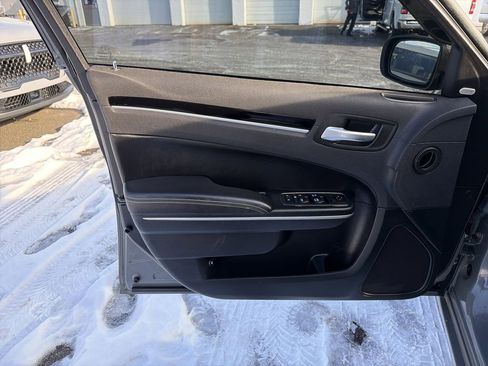 Used 2019 Chrysler 300 S w/ 300S Premium Group image 10