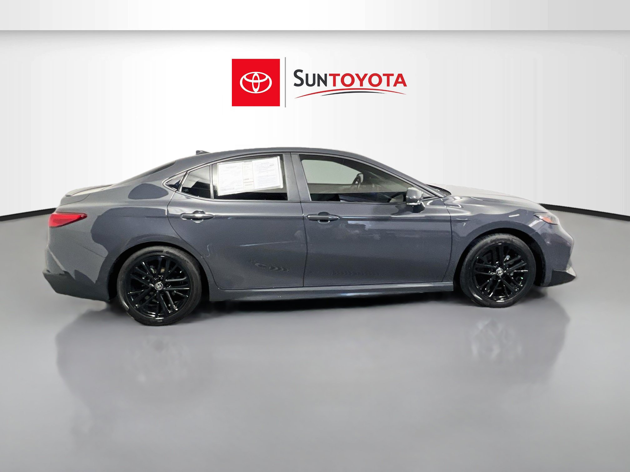 Used 2025 Toyota Camry SE FWD image 2