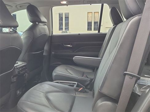 Used 2024 Toyota Grand Highlander Platinum image 7