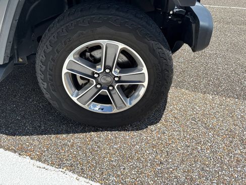Used 2020 Jeep Wrangler Unlimited Sahara AWD/4WD image 8