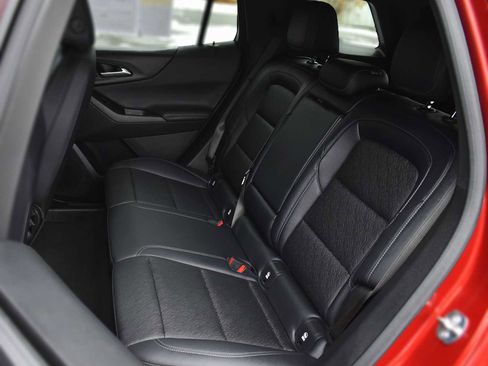 Used 2025 Chevrolet Equinox LT w/ Convenience Package II image 11