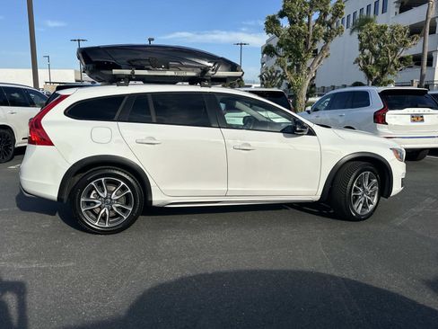 Used 2018 Volvo V60 T5 Cross Country w/ Convenience Package image 4