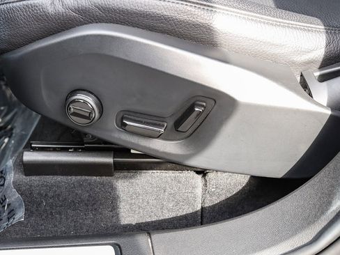 Used 2025 Volvo XC60 B5 Plus image 21