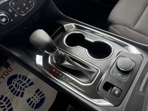 Used 2021 Chevrolet Traverse LT image 19