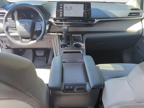 Certified 2024 Toyota Sienna LE image 14