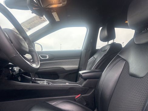 Used 2023 Jeep Compass Latitude image 31