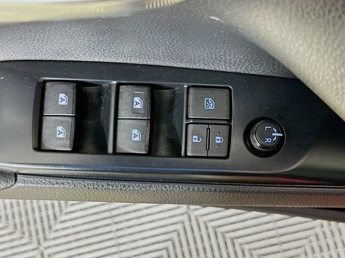 Used 2019 Toyota Camry SE FWD image 20