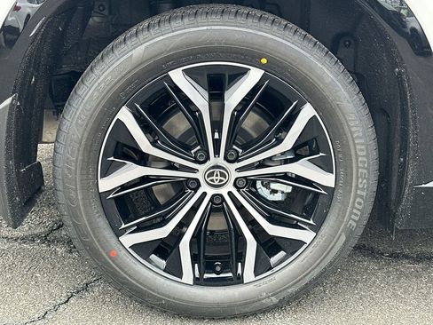 New 2026 Toyota Crown Signia image 8