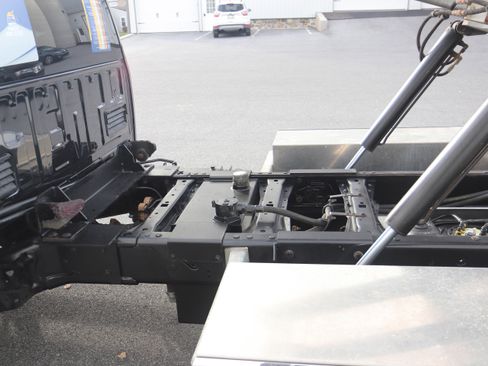 Used 2023 Ford F550 4x4 Regular Cab Super Duty image 15