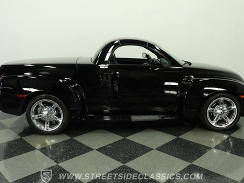 Used 2004 Chevrolet SSR w/ Preferred Equipment Group RWD image 13