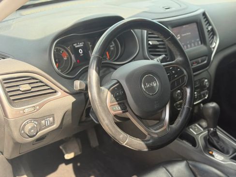 Used 2021 Jeep Cherokee Latitude Plus w/ Mopar Interior Package FWD image 11