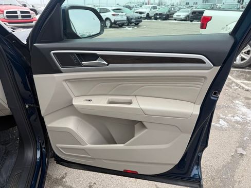 Used 2023 Volkswagen Atlas SE image 23