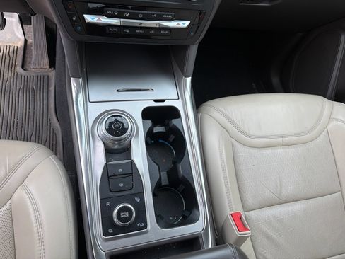 Used 2020 Ford Explorer Platinum w/ Premium Technology Package AWD/4WD image 12