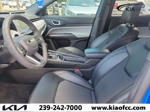 Used 2025 Jeep Compass Latitude AWD/4WD image 17