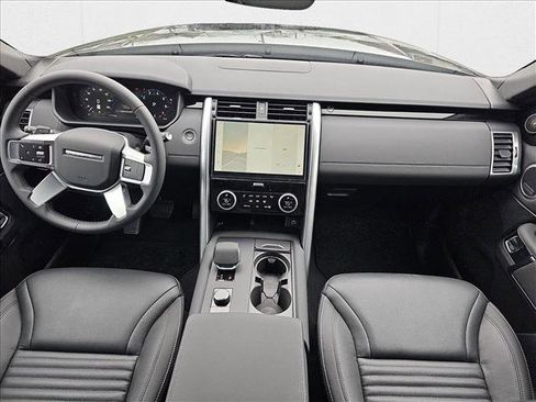 New 2025 Land Rover Discovery S image 9