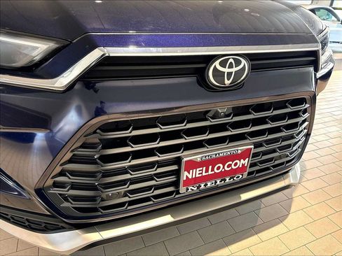 Used 2025 Toyota Grand Highlander AWD Hybrid image 34