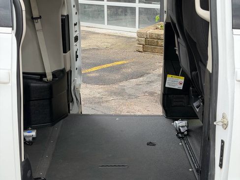 Used 2022 Chrysler Voyager LX FWD image 16