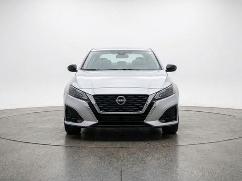 Used 2025 Nissan Altima 2.5 SV FWD image 2