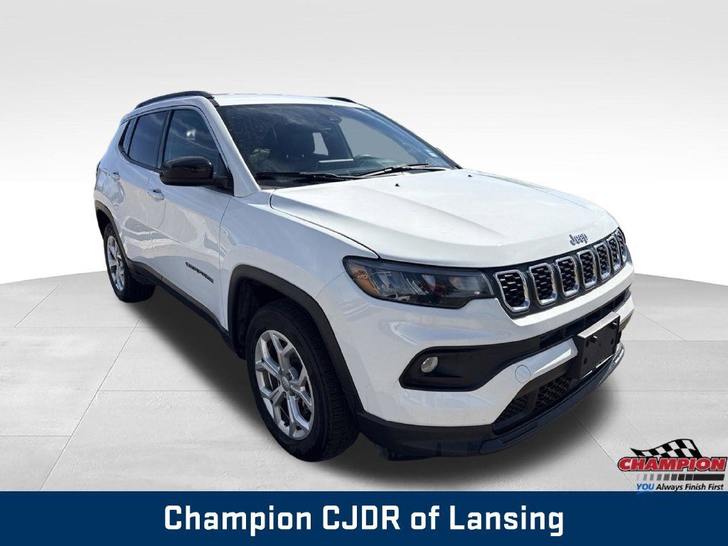 Used 2024 Jeep Compass Latitude AWD/4WD image 10
