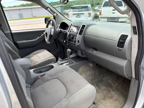 Used 2014 Nissan Frontier SV w/ SV Value Truck Package AWD/4WD image 37